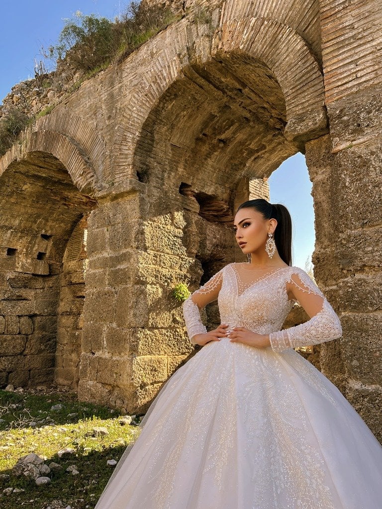 Nakış İşli İllüzyon Yaka Boncuklu Uzun Kol Simli Prenses Gelinlik